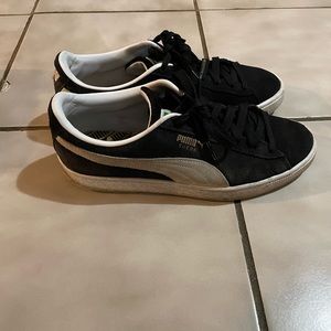 Puma black sneakers good condition